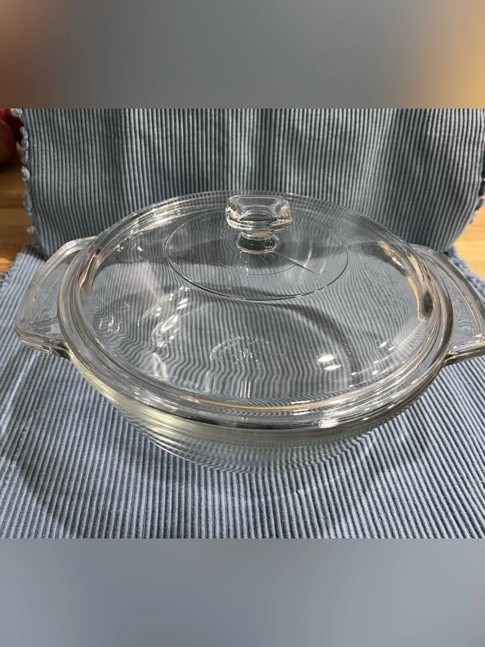 2 Anchor Hocking 1.5 qt round glass casserole dishes w matching lids MINT